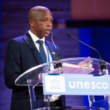 Comoras, Youssouf Takiddine, Ministro de Educación Nacional, c UNESCO_Christelle ALIX 1000px.png